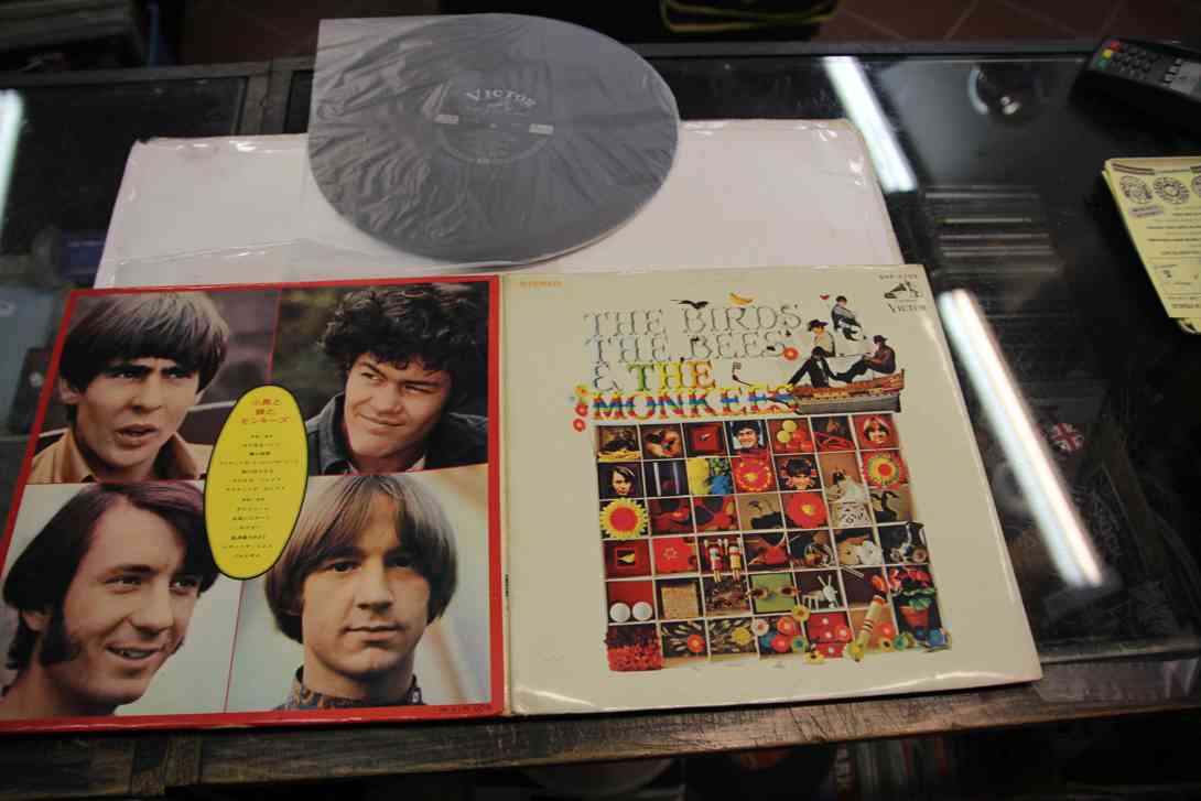 MONKEES - THE BIRDS THE BEES + THE MONKEES - JAPAN